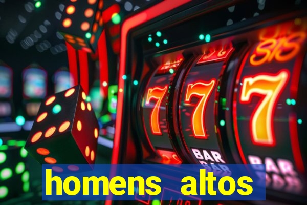 homens altos sarados pelados